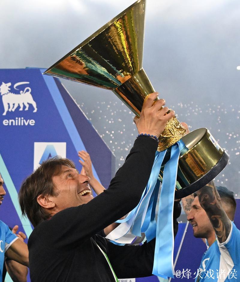内雷斯梅开二度 那不勒斯2-0夺冠 队史第三次捧起意超杯 内雷斯梅开二度 那不勒斯2-0夺冠 队史第三次捧起意超杯
